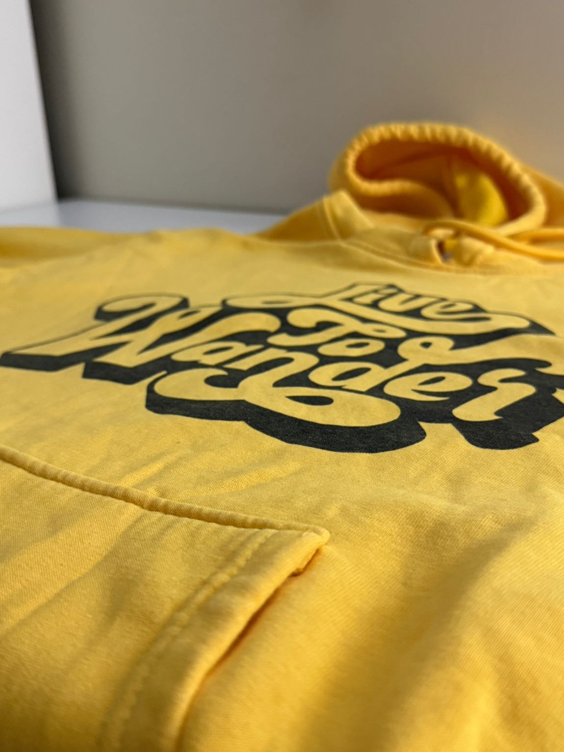 Hardal Sarı Kanguru Cepli Sweatshirt — görsel 2/4