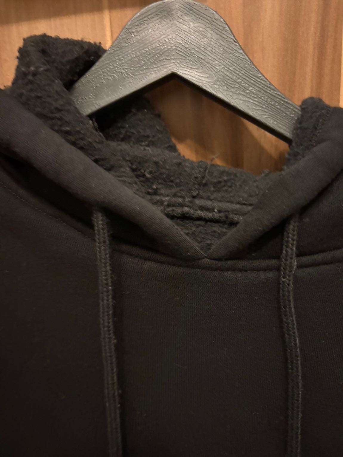 Siyah Kapüşonlu Sweatshirt — görsel 2/3