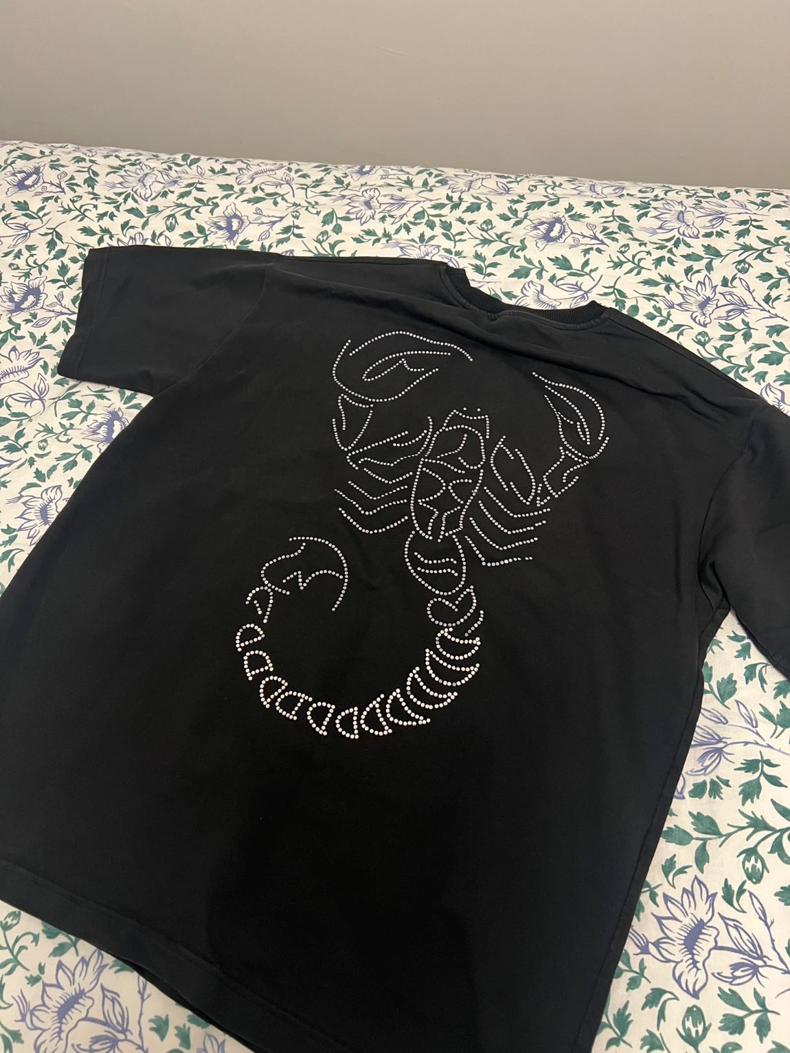 Siyah Taşlı T-Shirt — görsel 2/2