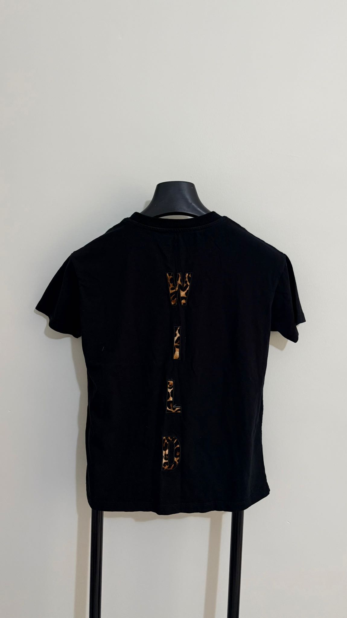 Bershka Siyah Kaplan Desenli Tişört — görsel 2/2