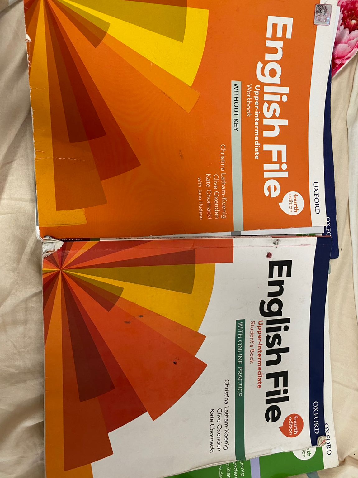 English File — görsel 2/3