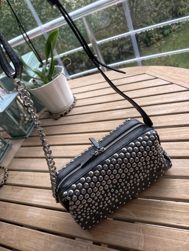 Zara Siyah Stud Detaylı Çanta — görsel 3/9