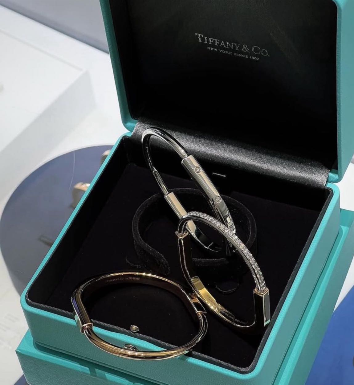 Tiffany & Co Lock Bangle Bracelet — görsel 2/12