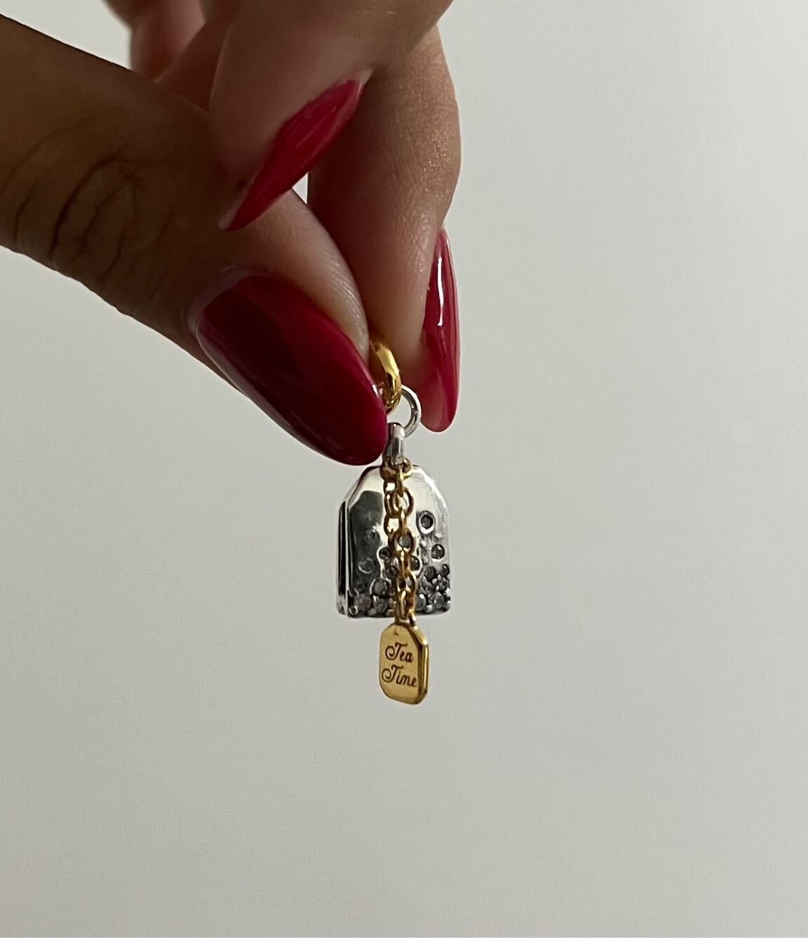Pandora Bridgerton Tea Time Charm — görsel 2/4