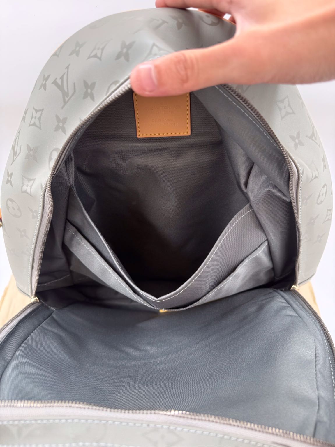 Louis Vuitton sırt çantası — görsel 8/8
