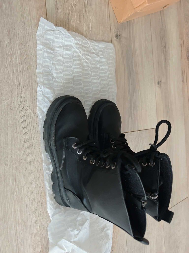 Siyah Postal Bot — görsel 3/6