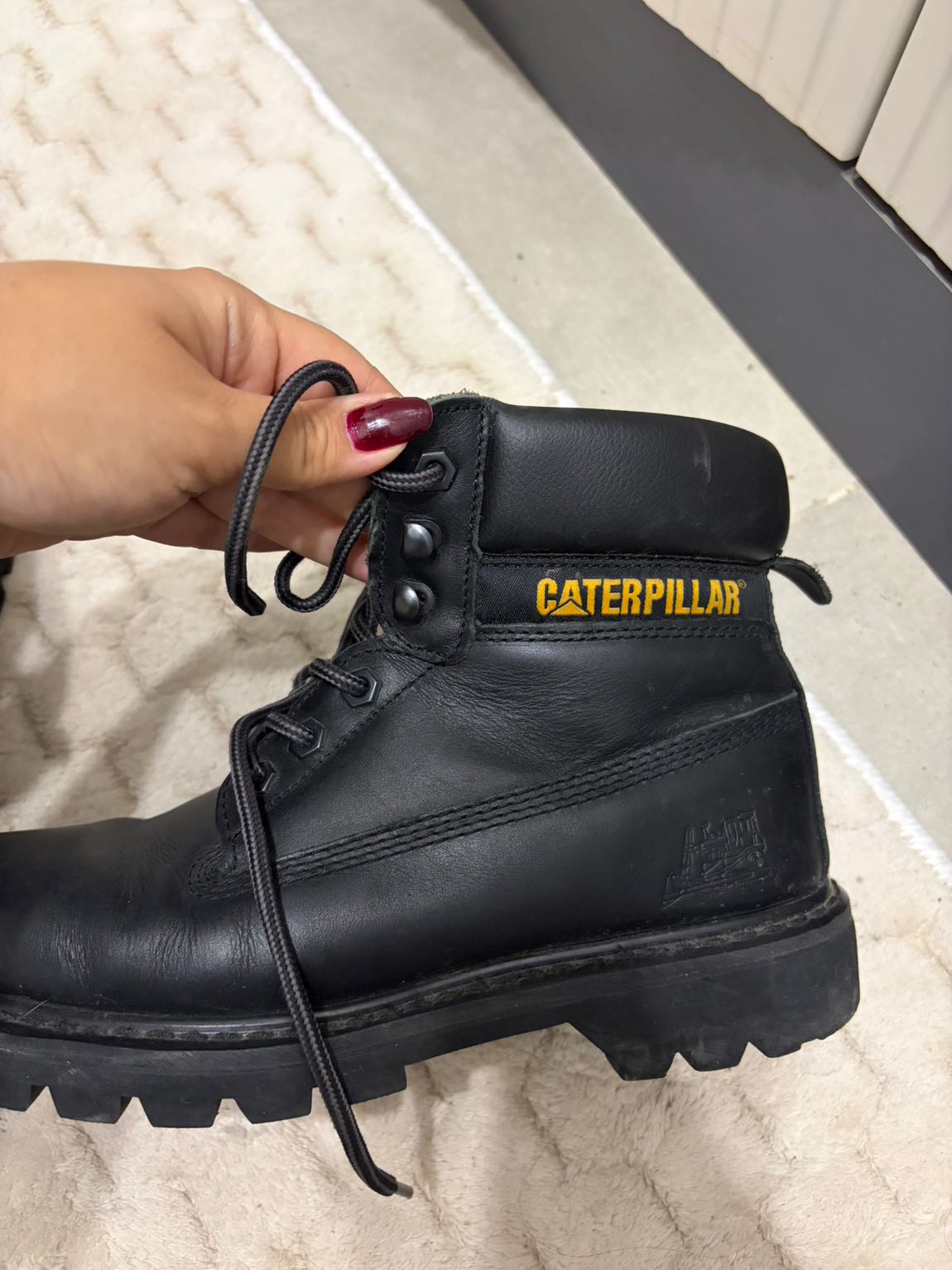 CAT Siyah Kadın Bot — görsel 3/4