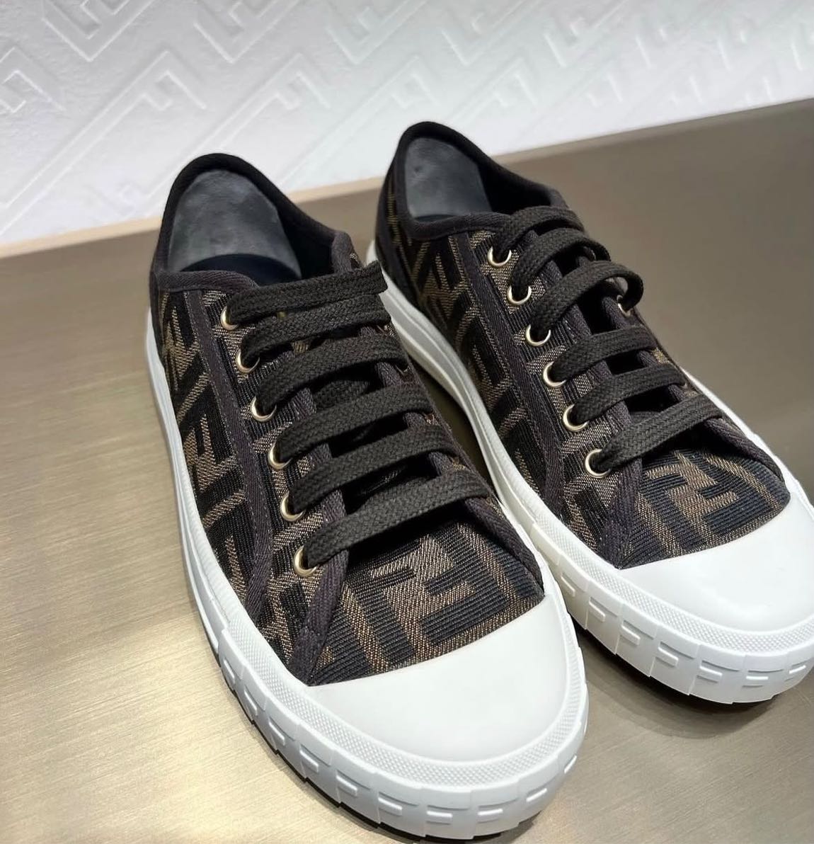 Fendi Sneaker — görsel 2/2