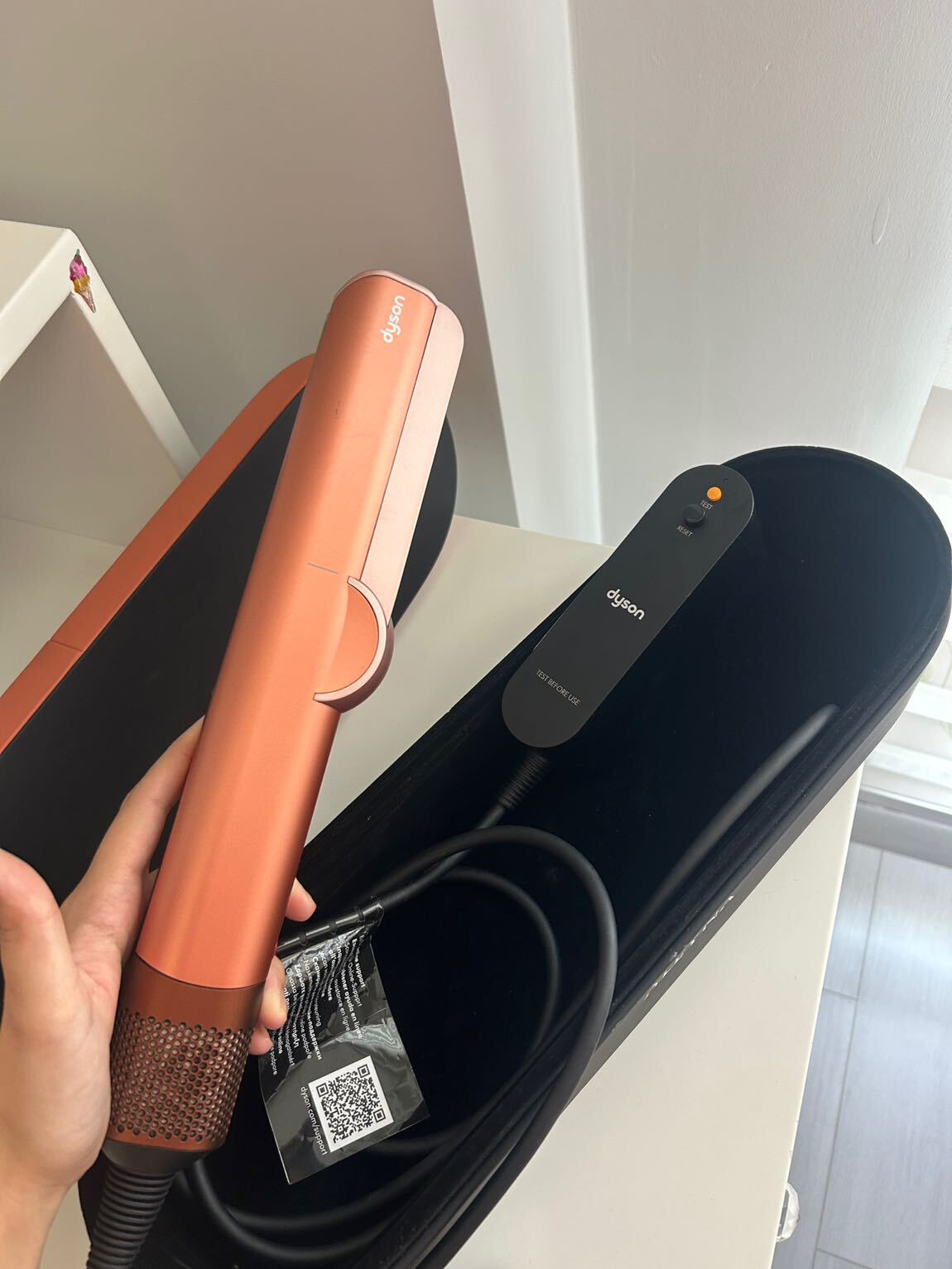 Dyson Airstrait ve rayban gözlük — görsel 3/4