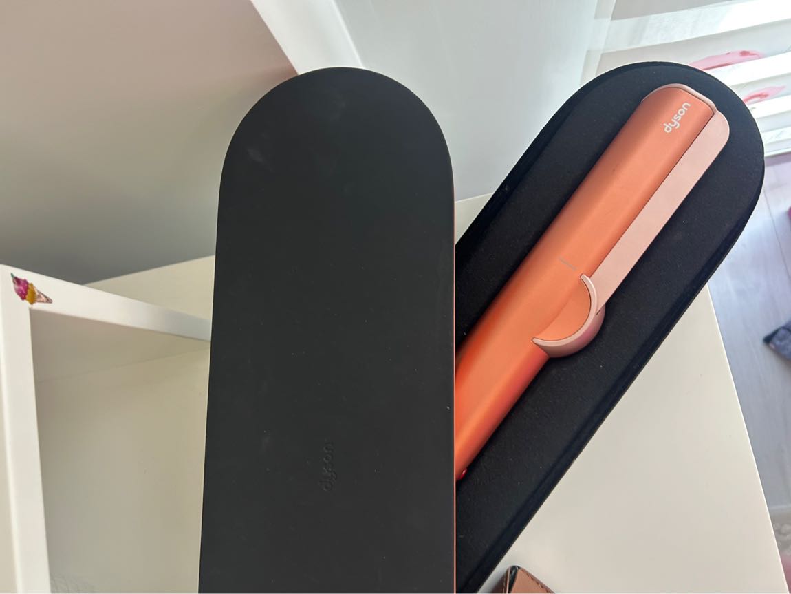 Dyson Airstrait ve rayban gözlük — görsel 4/4