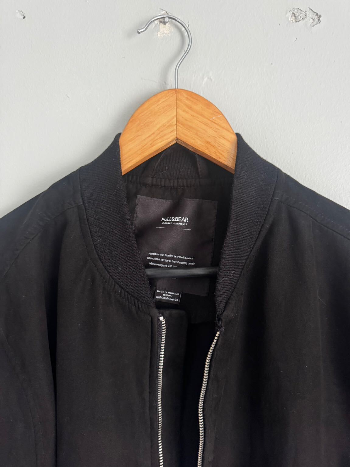 Pull & Bear Siyah Bomber ceket — görsel 2/4
