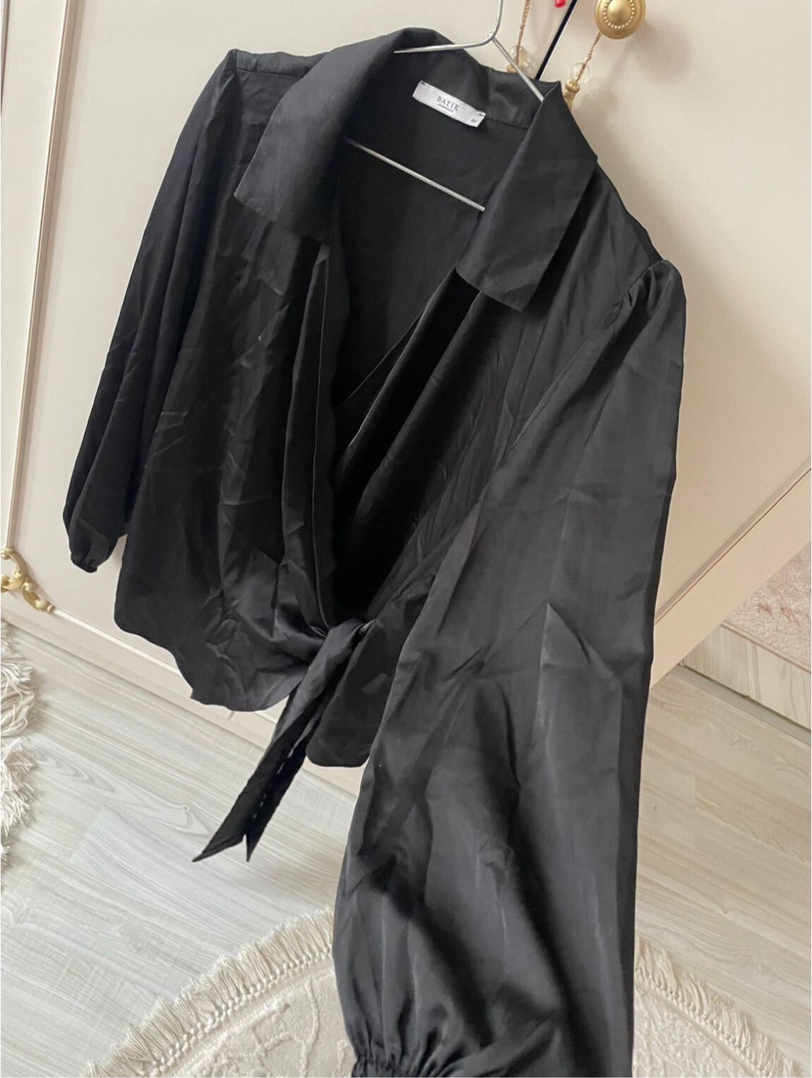 Batik Siyah Saten Bluz — görsel 4/4