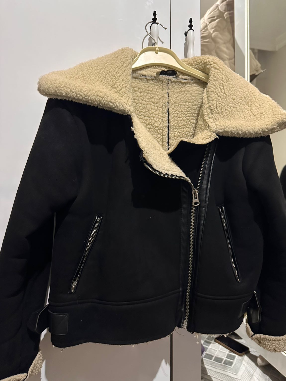 Siyah Kemerli Peluş Ceket — görsel 3/4