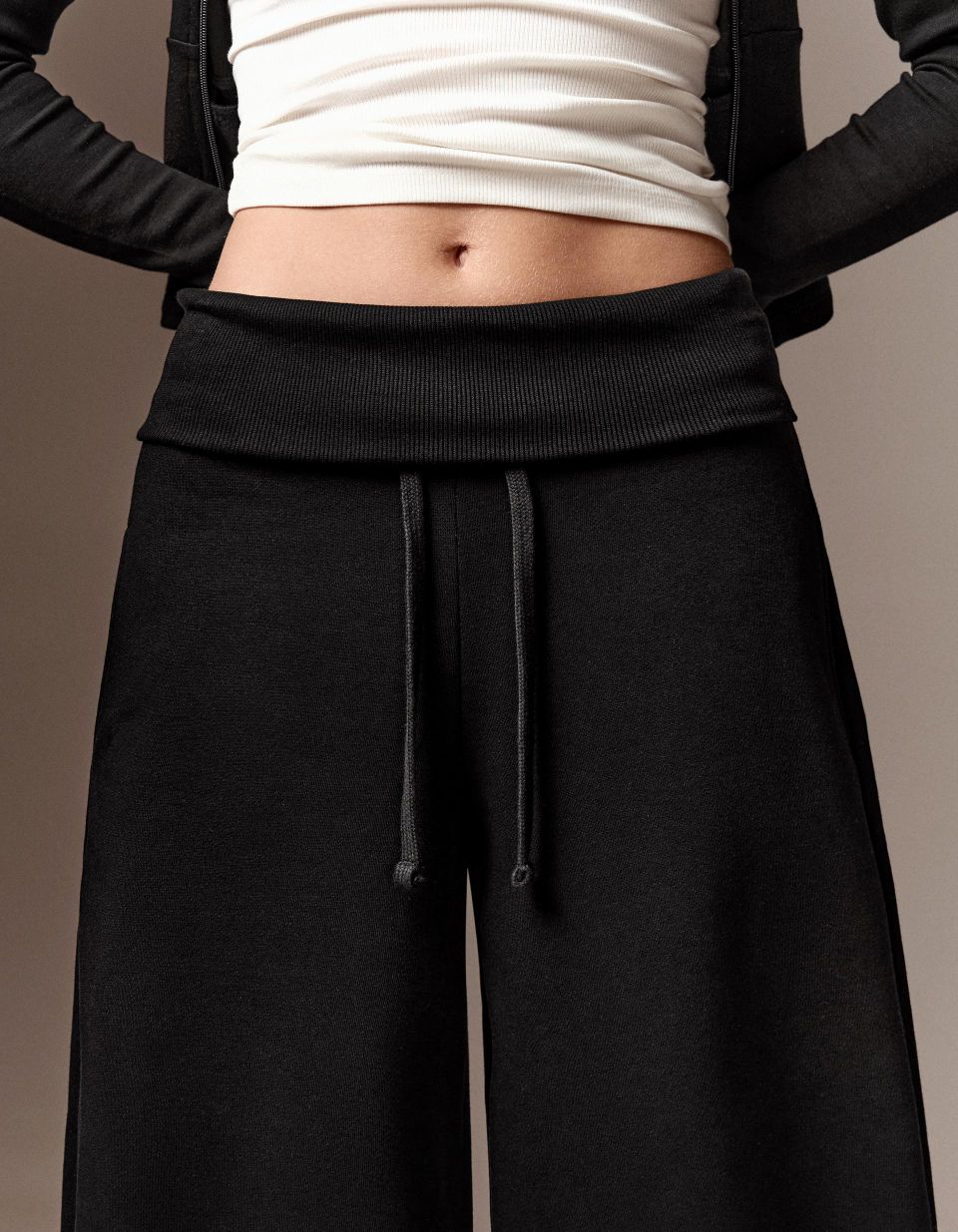 Bershka Kıvrık Belli Şardonsuz Pantolon — görsel 2/7