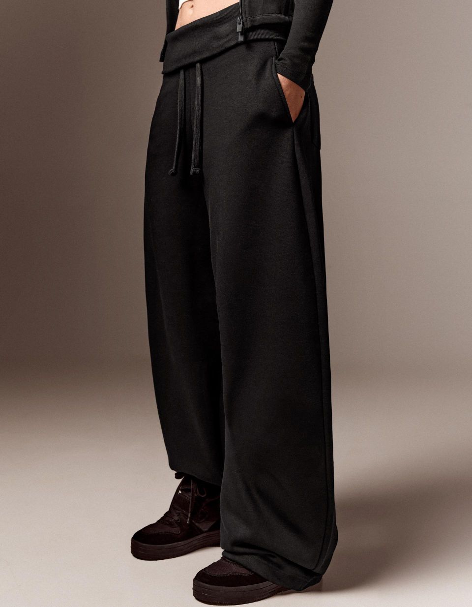 Bershka Kıvrık Belli Şardonsuz Pantolon — görsel 5/7