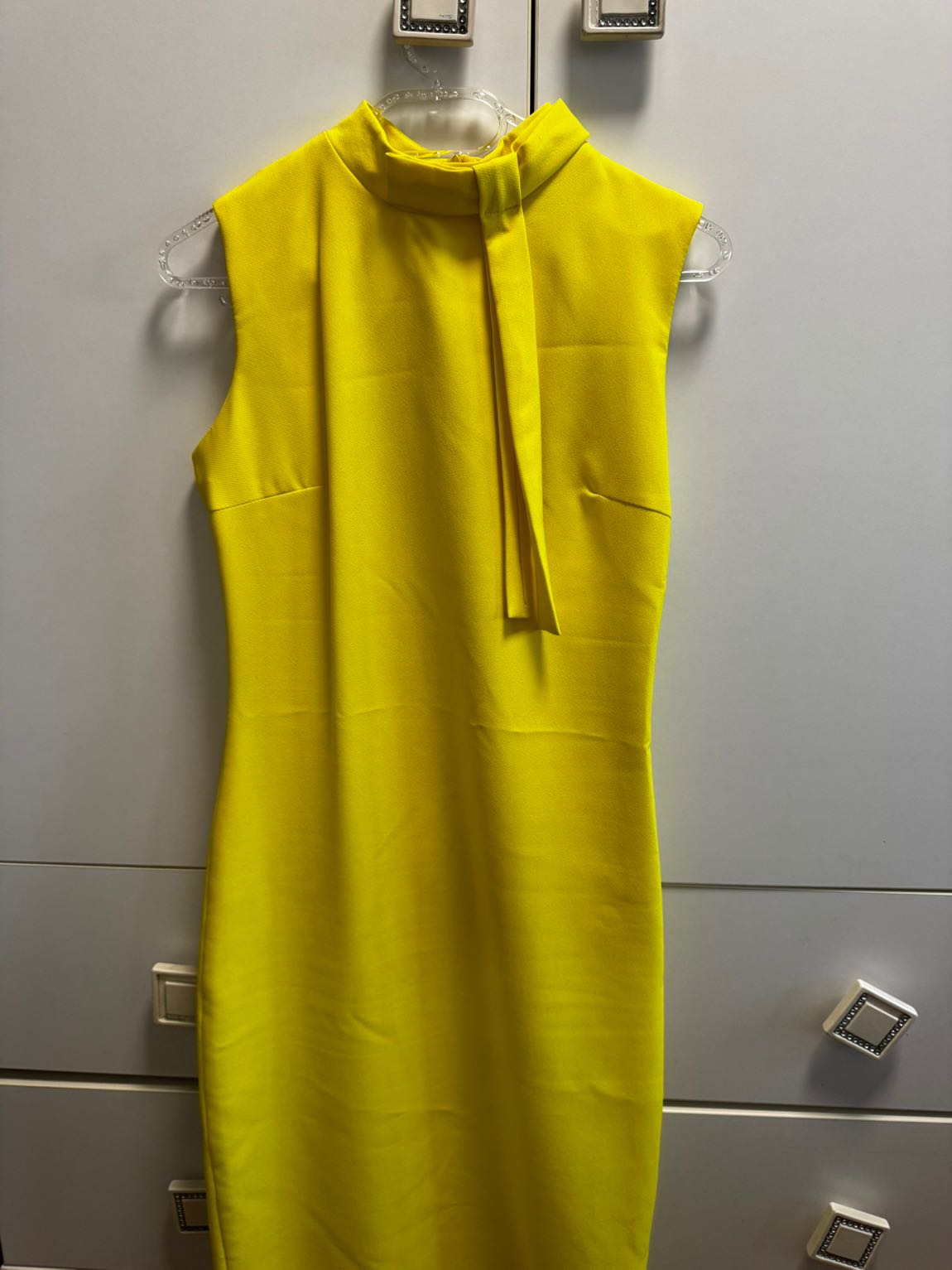 Sarı Dik Yaka Şal Detaylı Mini Elbise — görsel 4/5