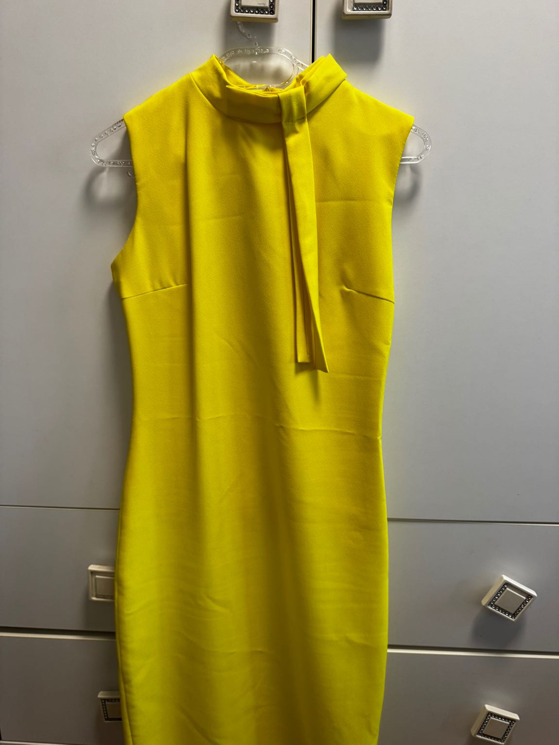 Sarı Dik Yaka Şal Detaylı Mini Elbise — görsel 5/5