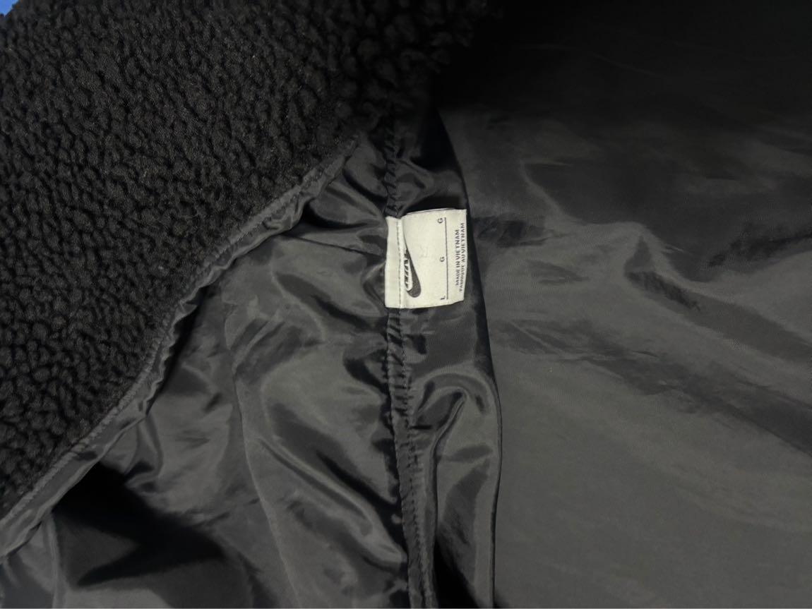Nike Siyah Peluş Mont — görsel 2/2