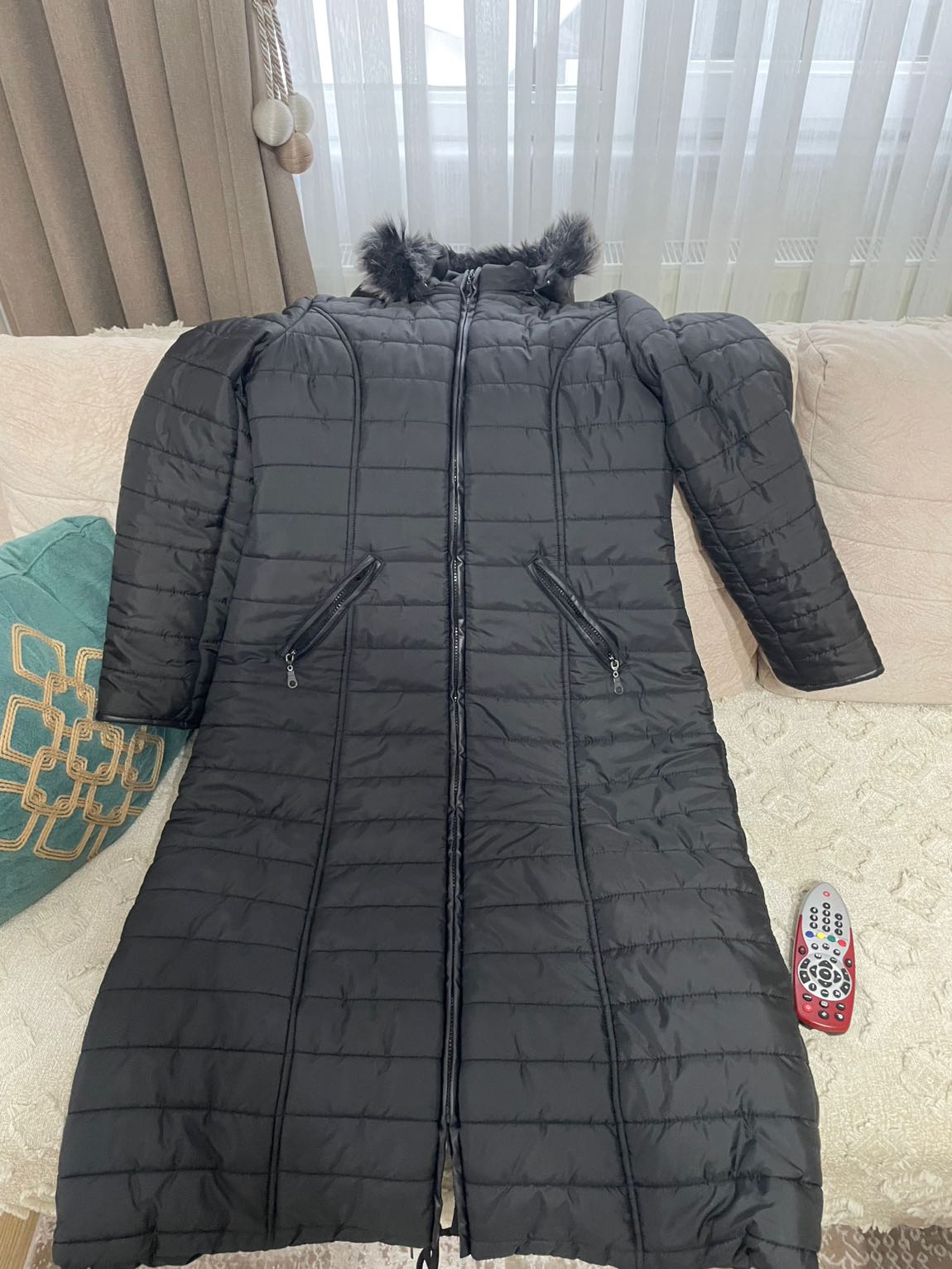 Kapüşonlu Siyah Mont — görsel 5/5