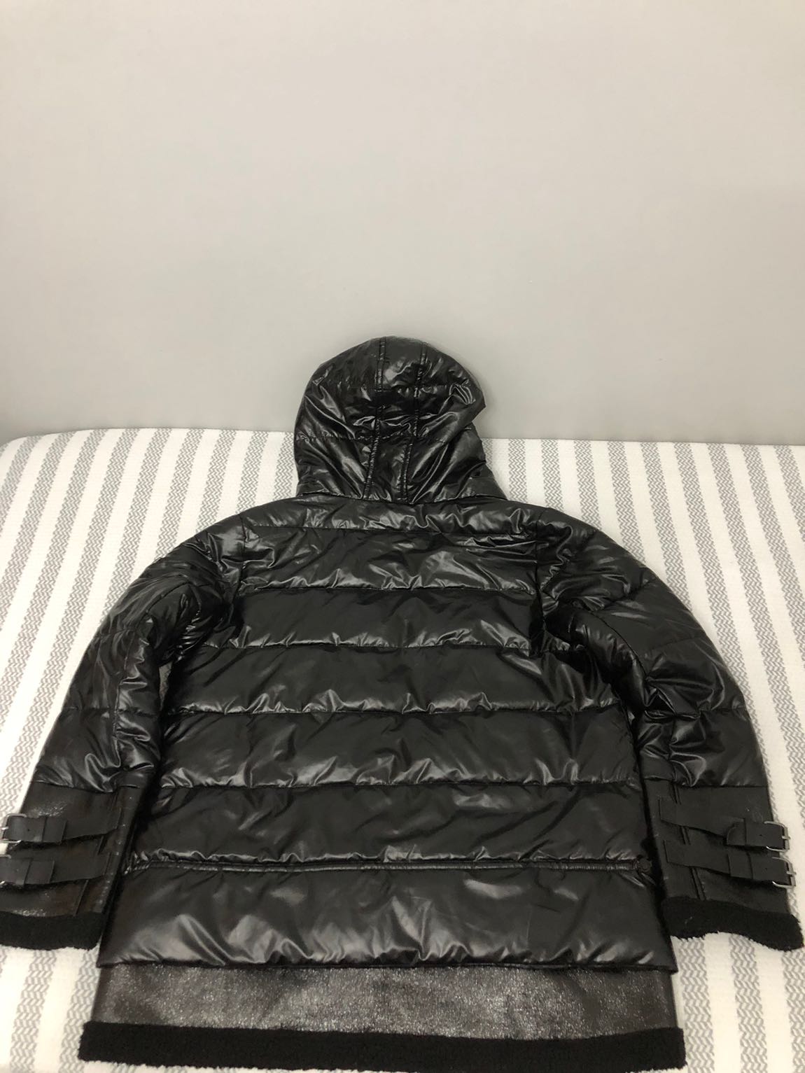 Guess Kapüşonlu Mont — görsel 5/7