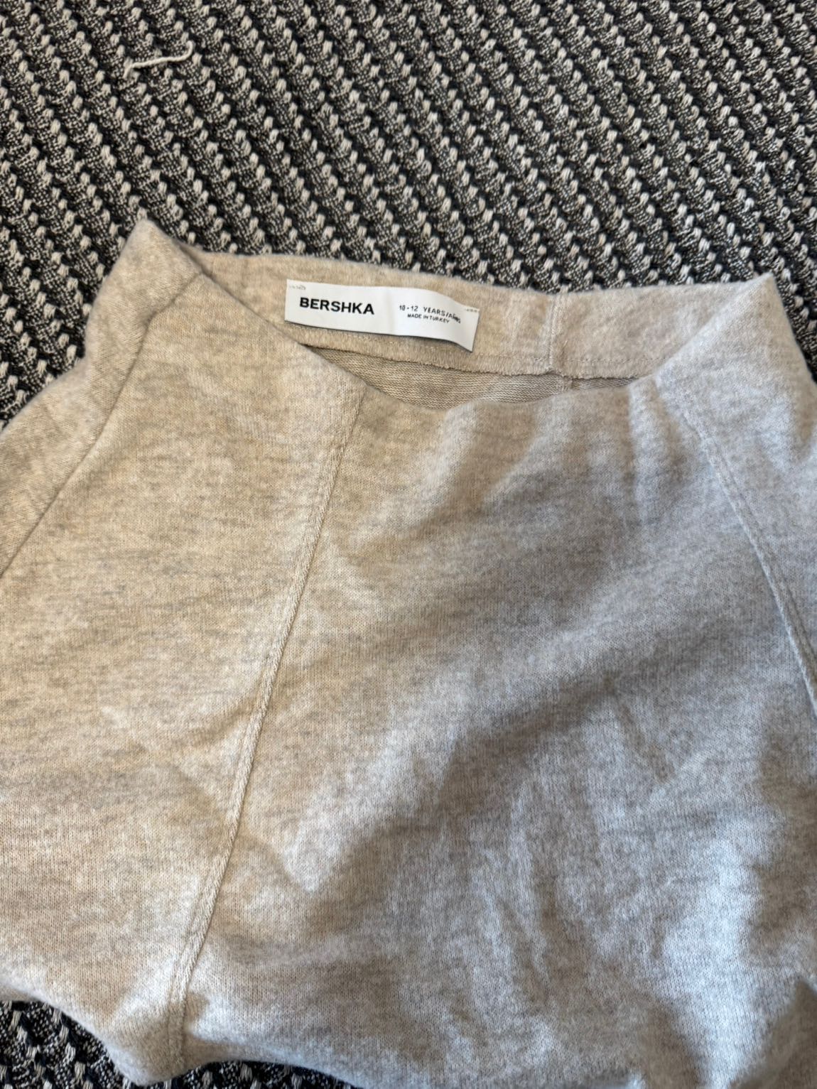 Bershka Sıfır Etiketli Etek&Sweatshirt — görsel 10/10