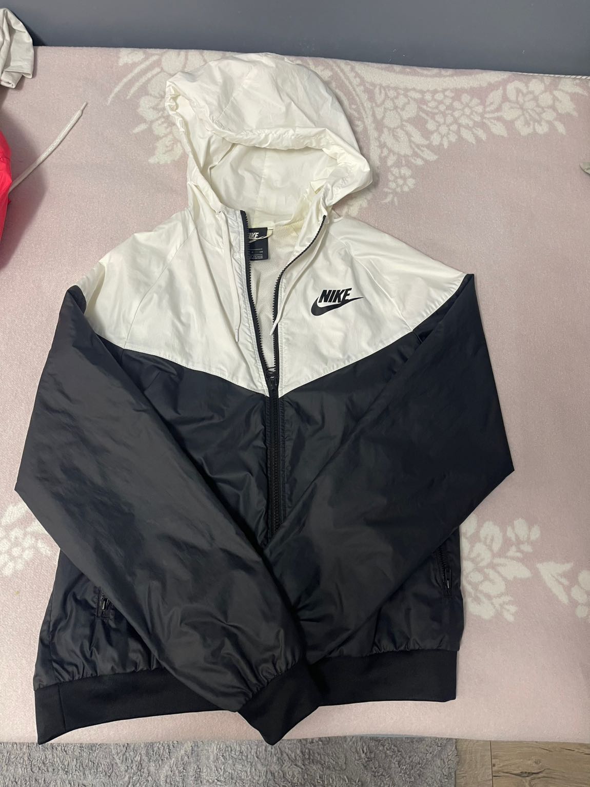 Nike Beyaz Siyah Rüzgarlık — görsel 2/5