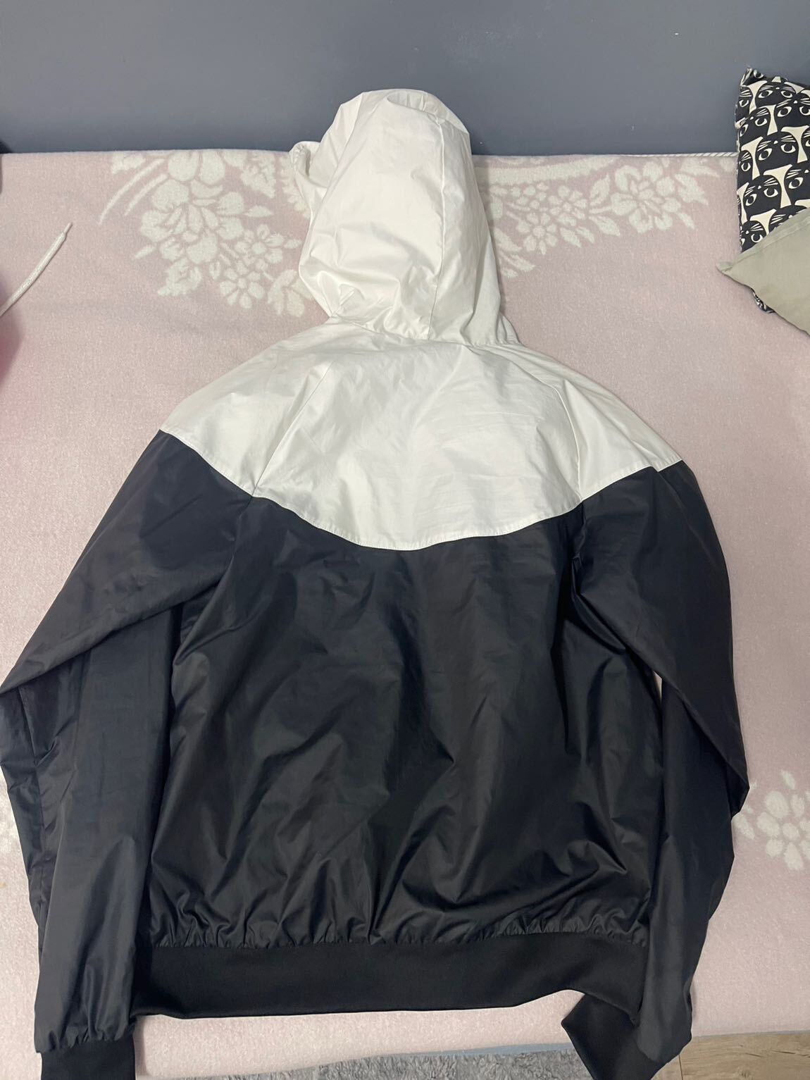 Nike Beyaz Siyah Rüzgarlık — görsel 4/5