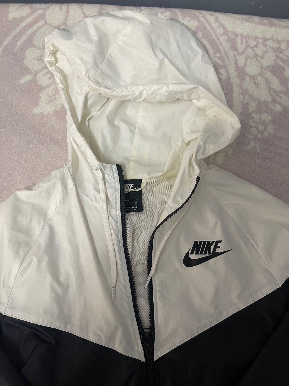 Nike Beyaz Siyah Rüzgarlık — görsel 3/5