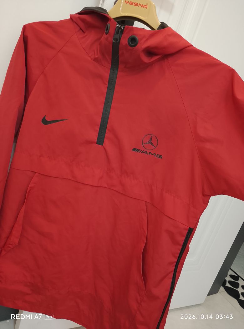 Nike AMG Yağmurluk — görsel 2/11