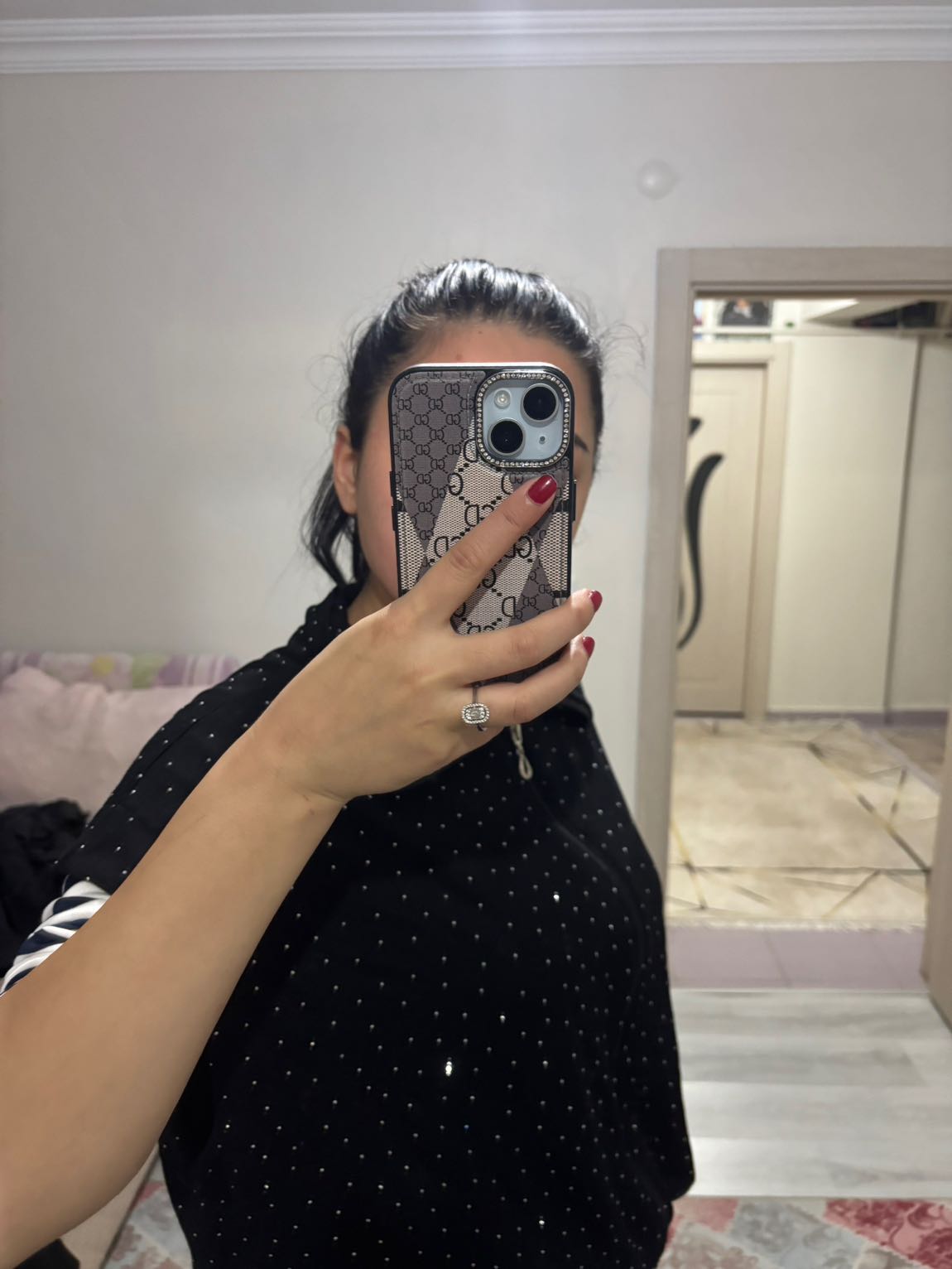 Siyah Pullu Yelek — görsel 3/4