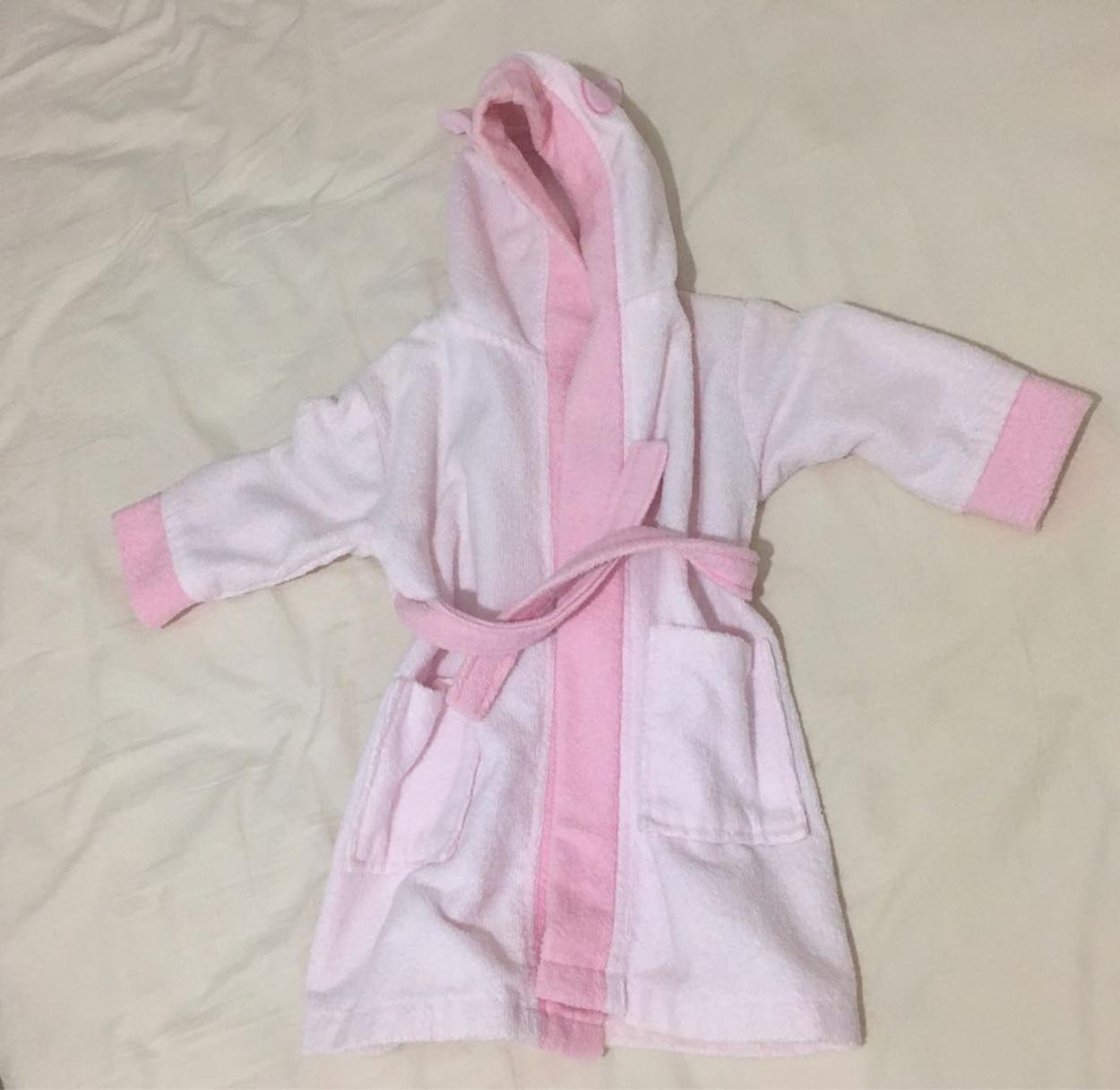 Kız çocuk pembe kapşonlu bornoz — görsel 2/6