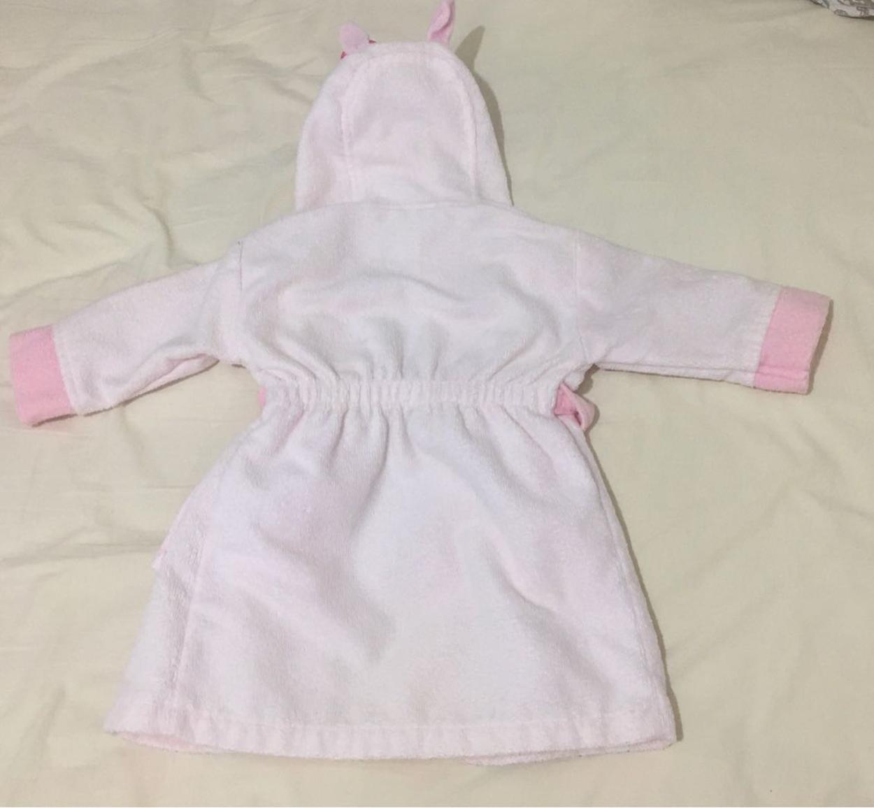 Kız çocuk pembe kapşonlu bornoz — görsel 3/6