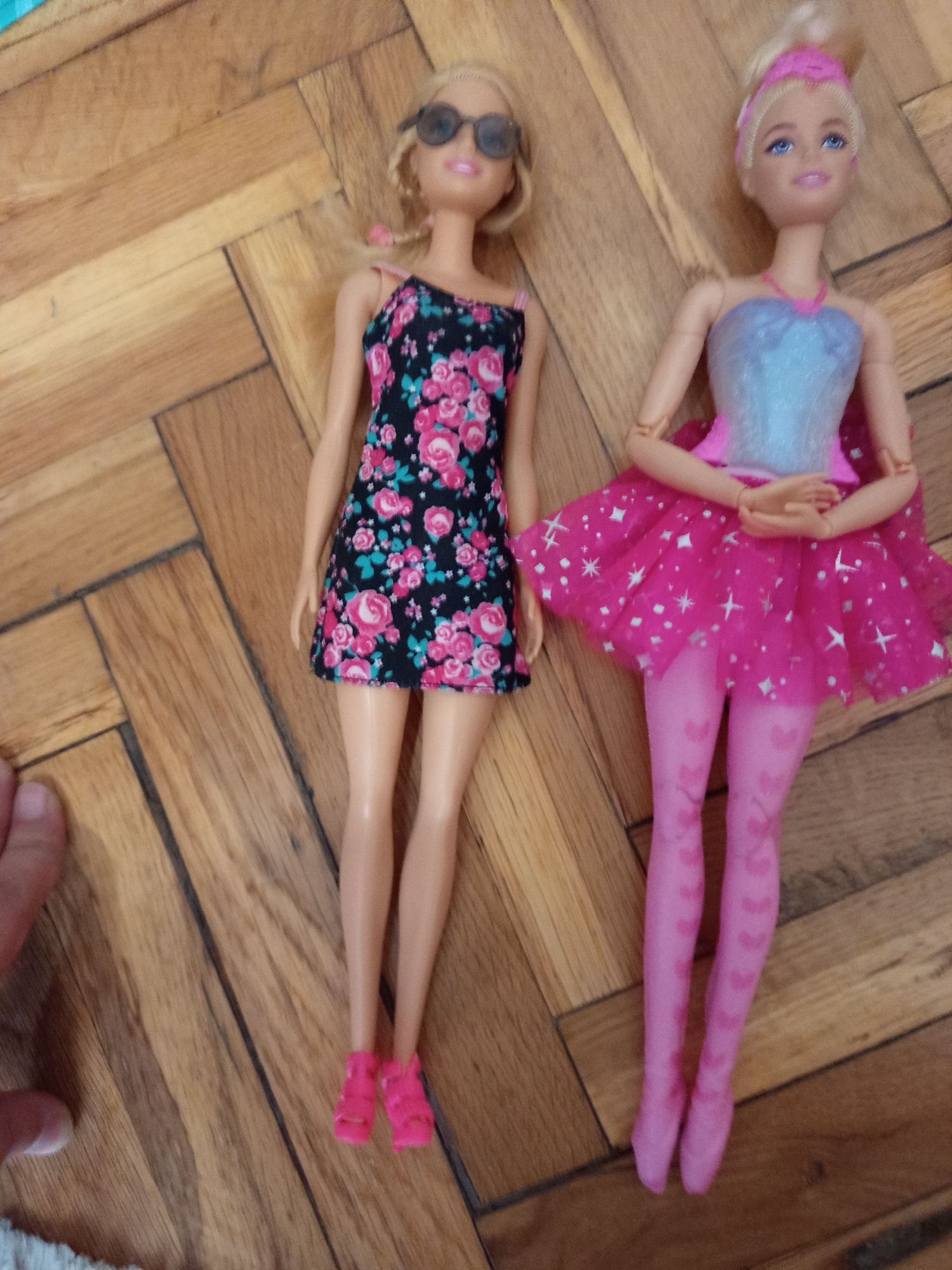 2 adet barbie bebek ve aksesuarları — görsel 4/5