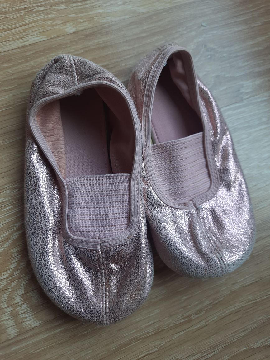 H&M bale patigi ve parlak tayt — görsel 5/8