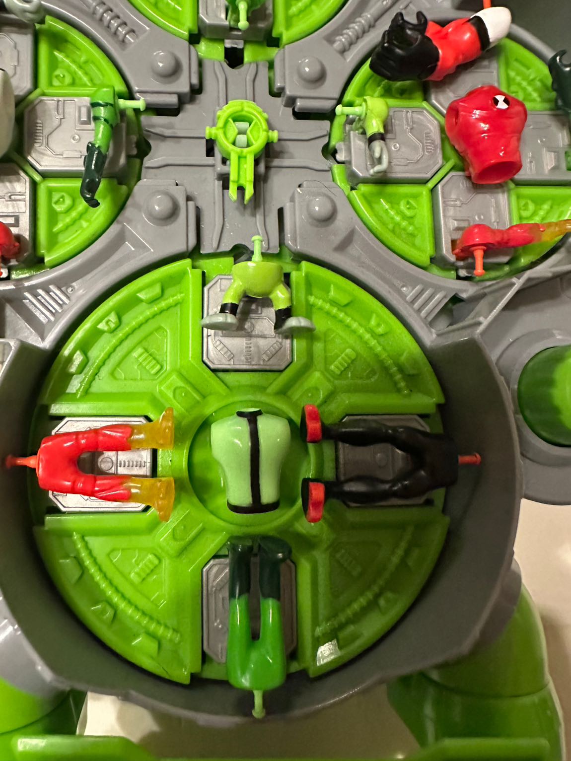 Ben 10 Uzaylı Tasarım Stüdyosu — görsel 4/8