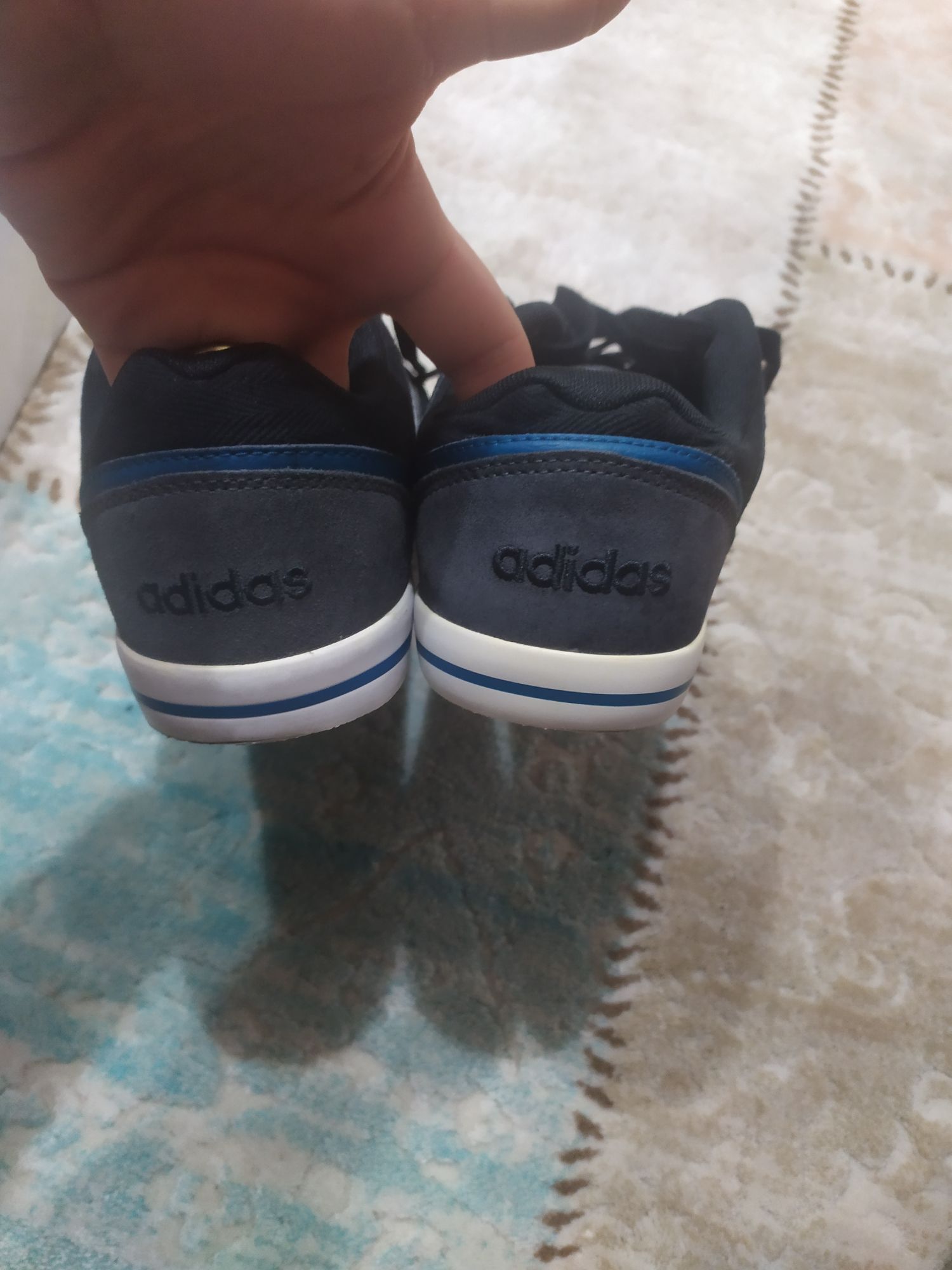 adidas — görsel 6/8