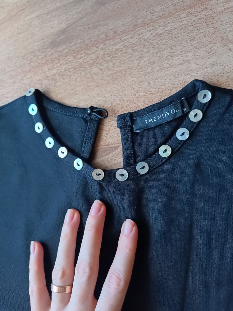 siyah elbise — görsel 5/7