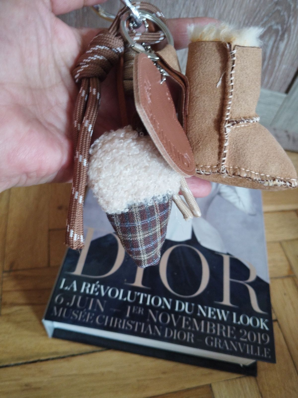 Ugg botlu çanta süsü — görsel 4/6