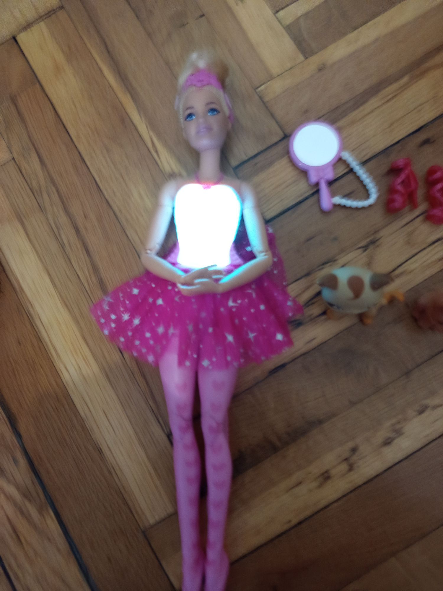 2 adet barbie bebek ve aksesuarları — görsel 2/5