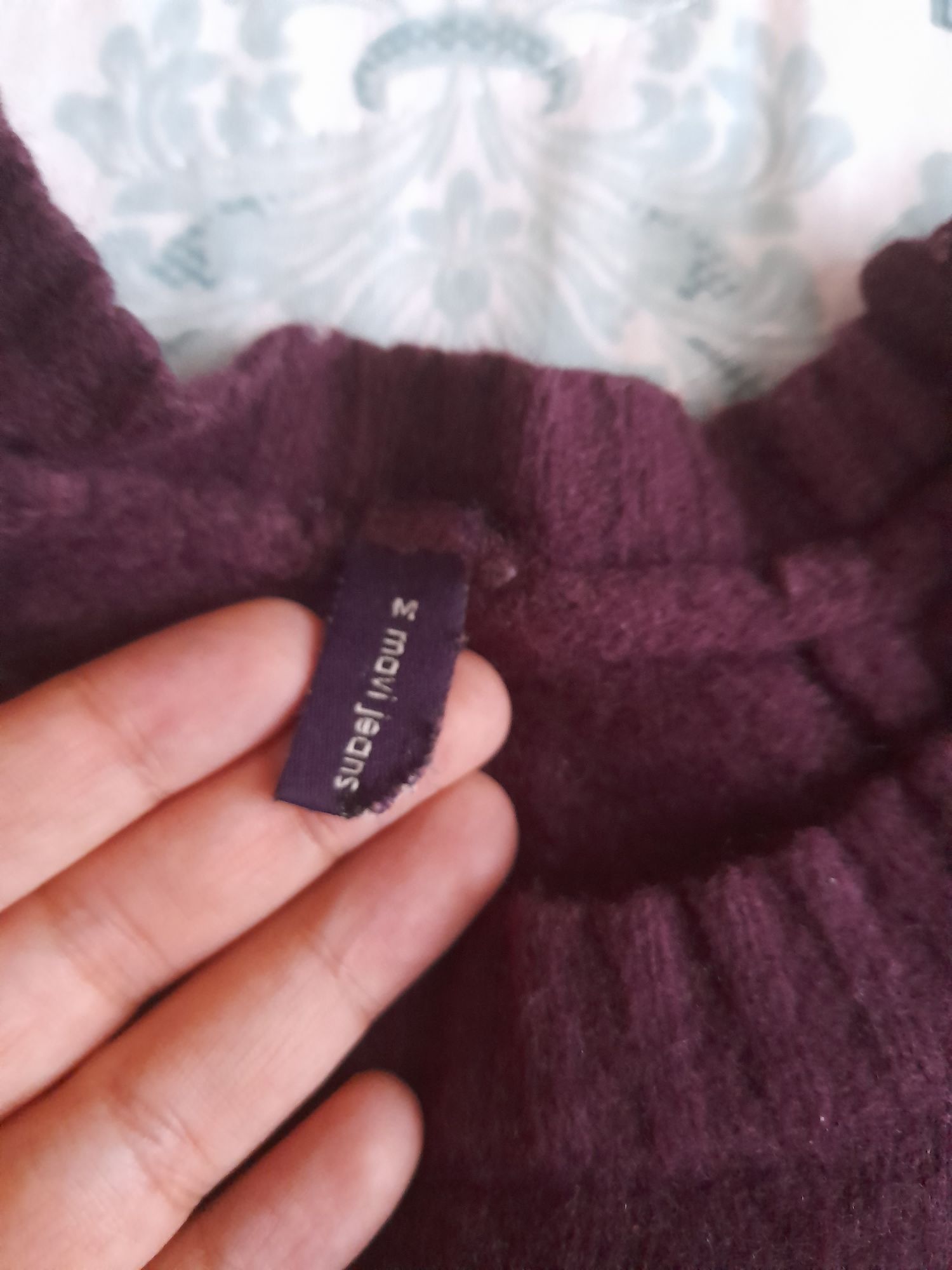 Bordo Kazak yüzde 80 yün mavi jeans — görsel 3/3