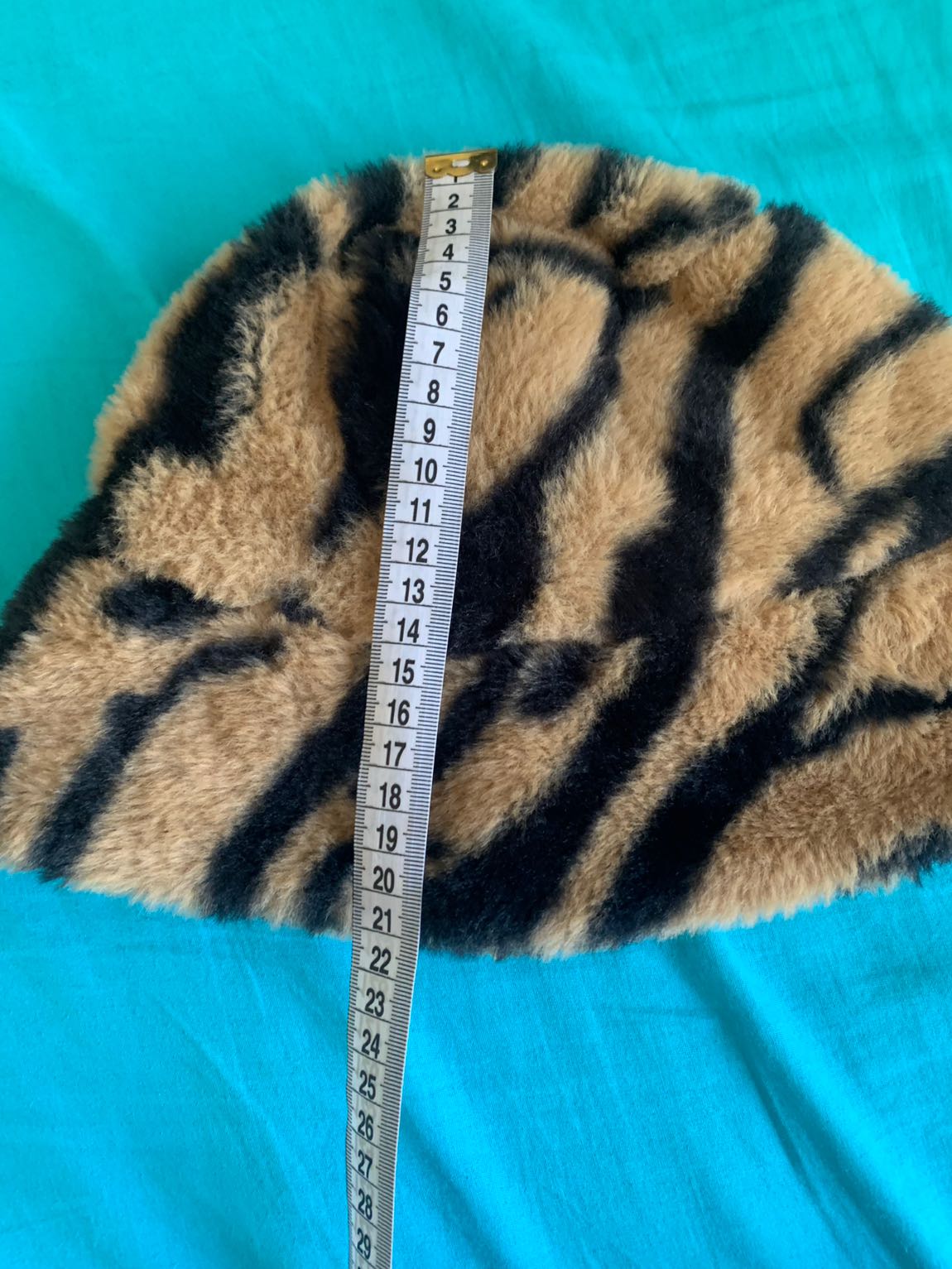 Leopar Desenli Peluş Şapka — görsel 3/4