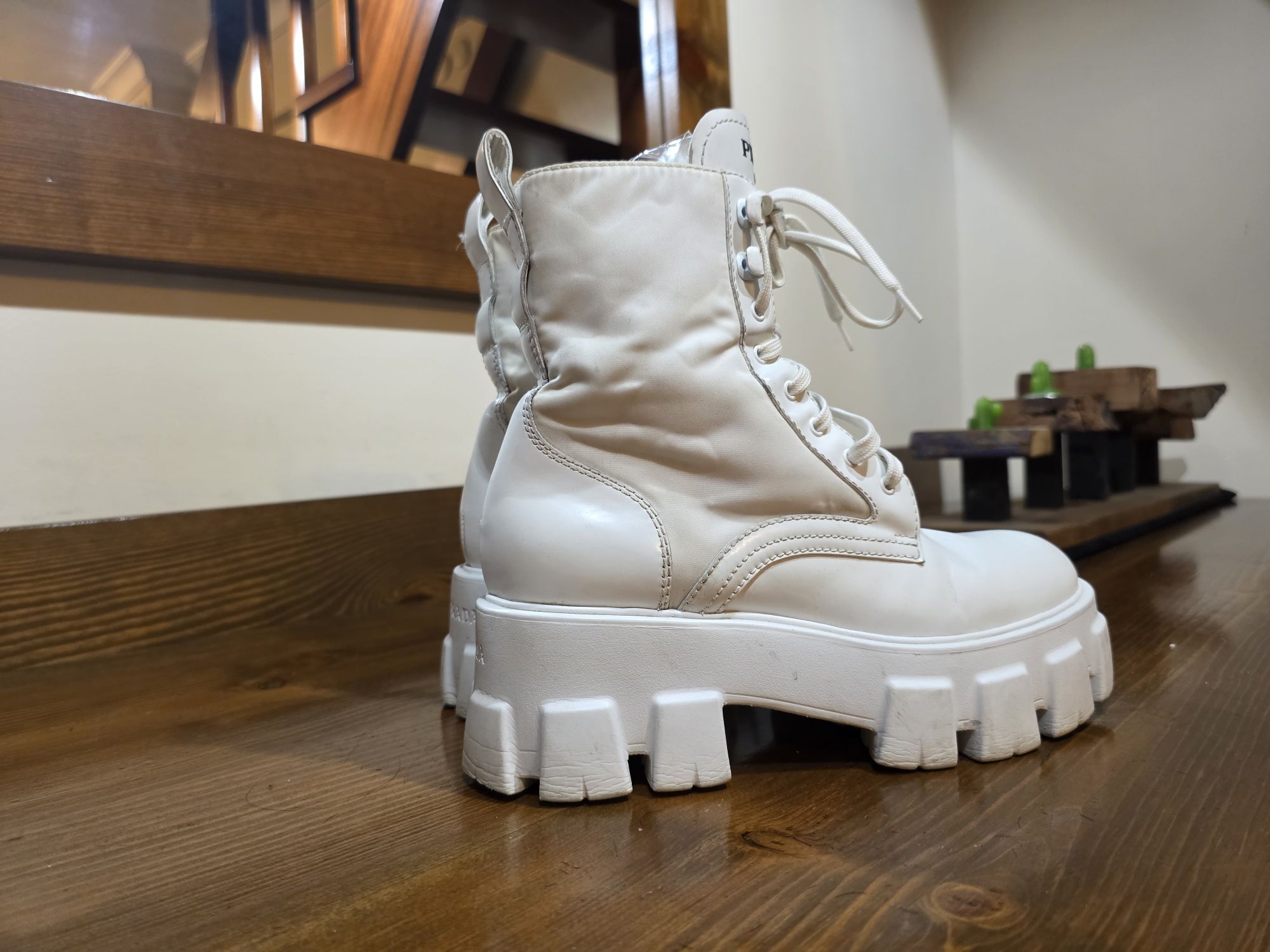PRADA Beyaz Monolith Combat — görsel 3/4