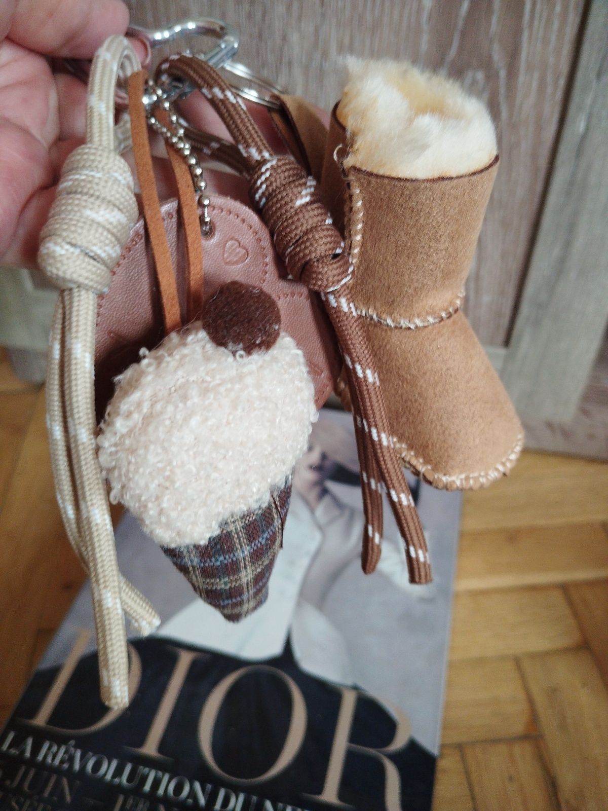 Ugg botlu çanta süsü — görsel 2/6