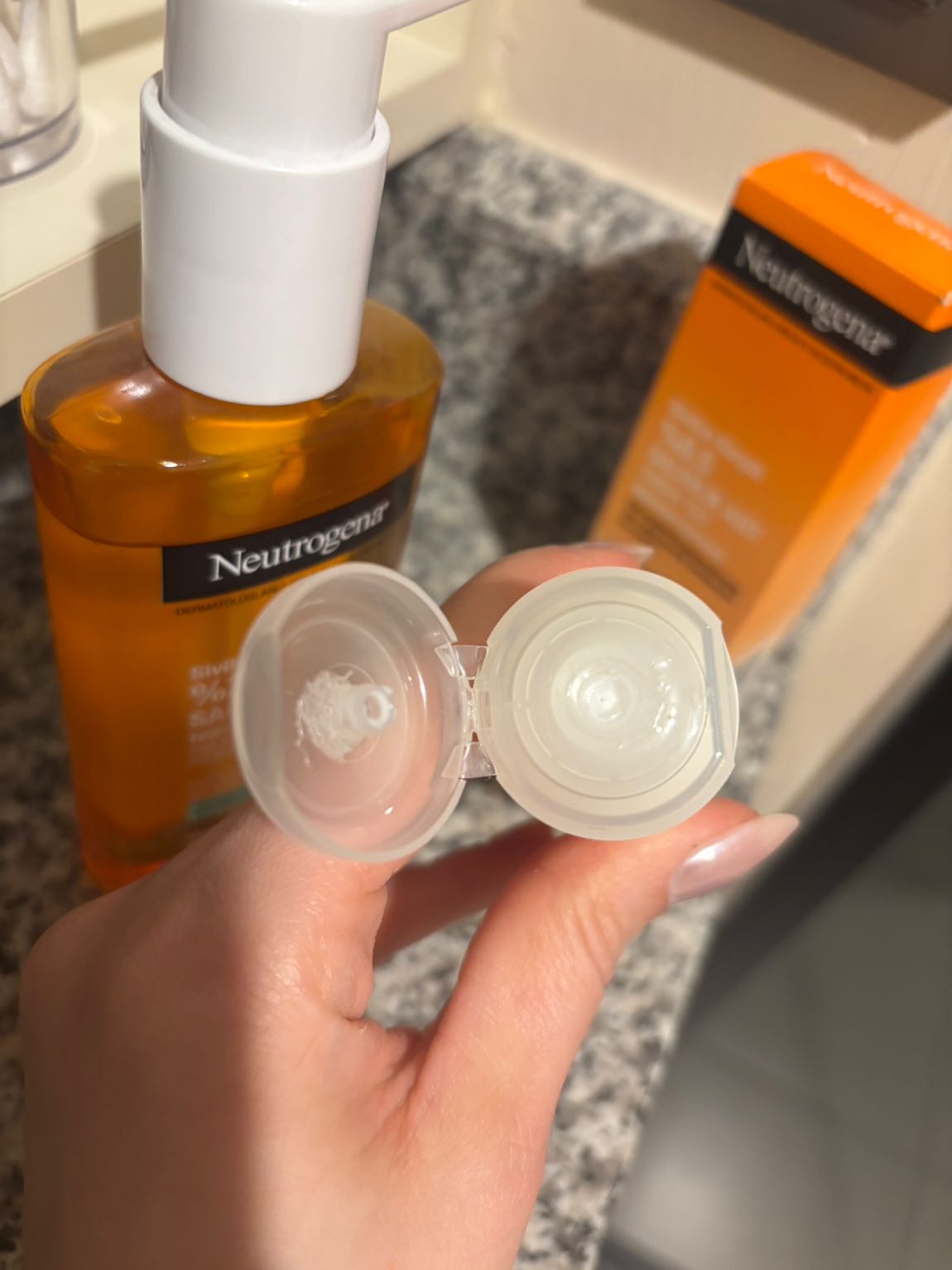 Neutrogena Yüz Temizleme Jeli ve Kremi — görsel 4/4