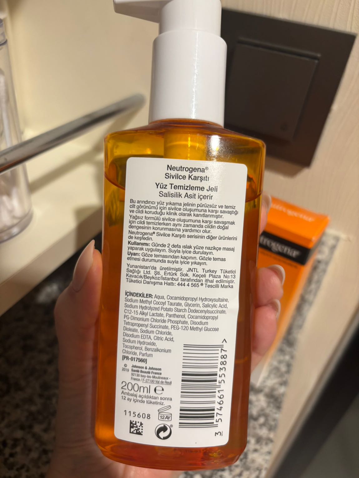 Neutrogena Yüz Temizleme Jeli ve Kremi — görsel 3/4