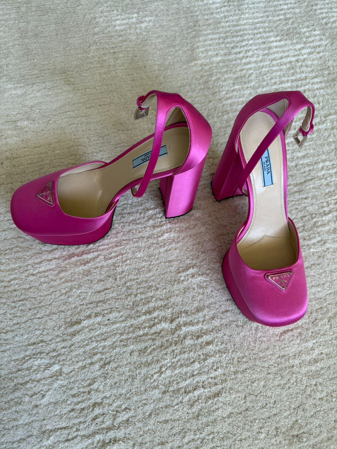 PRADA PEMBE LOGOLU PLATFORM TOPUKLU — görsel 4/8