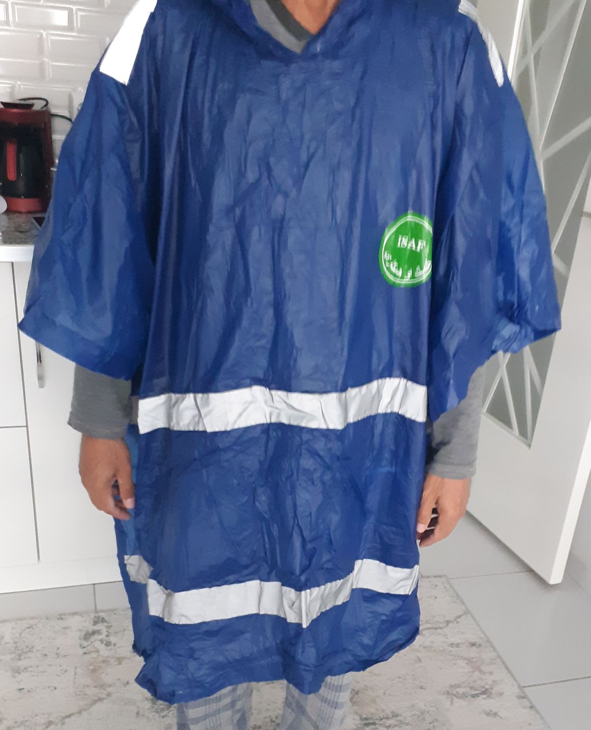 Reflektörlü kapşonlu yağmurluk — görsel 6/8