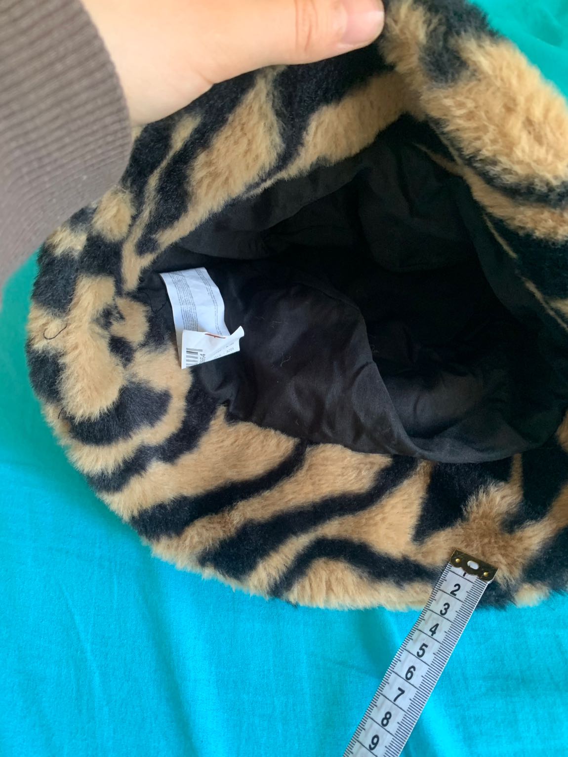 Leopar Desenli Peluş Şapka — görsel 2/4