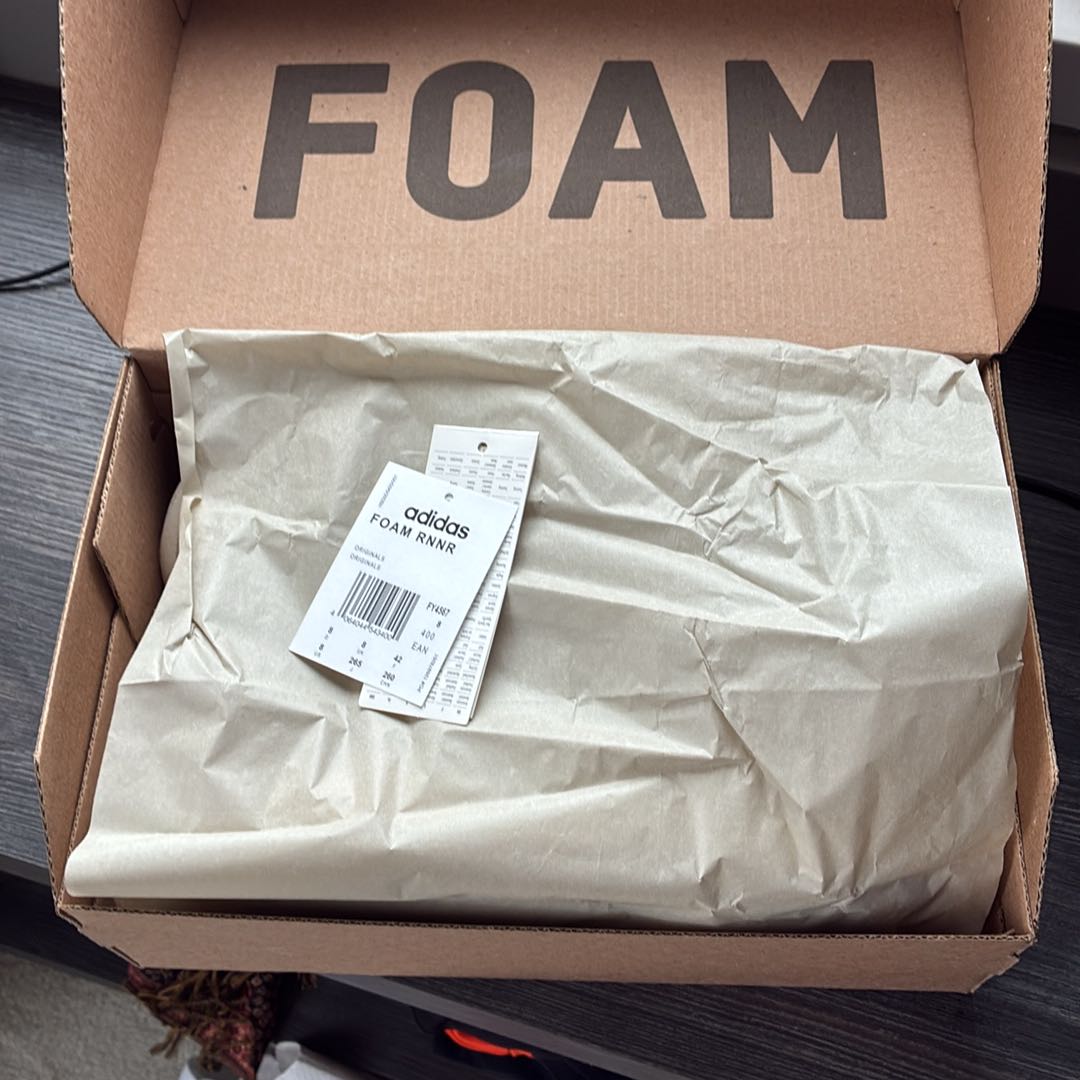 Yeezy Foam Runner 42 numara — görsel 7/8