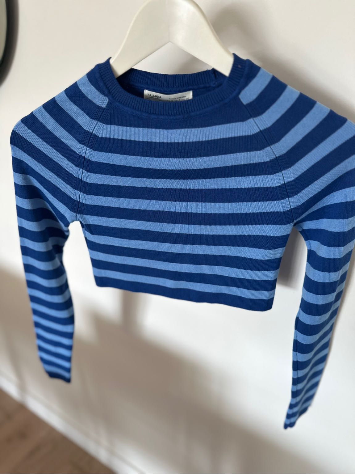 Pull & Bear Çizgili Mavi Crop Kazak — görsel 2/8
